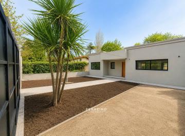 Casa · 195m² · 4 Ambientes · 3 Cocheras · Venta de Casa en Una Planta en Bella Vista a Estrenar