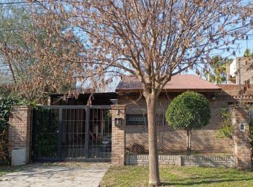 Casa · 80m² · 5 Ambientes · 2 Cocheras · Casa en Alquiler Pueblo Esther