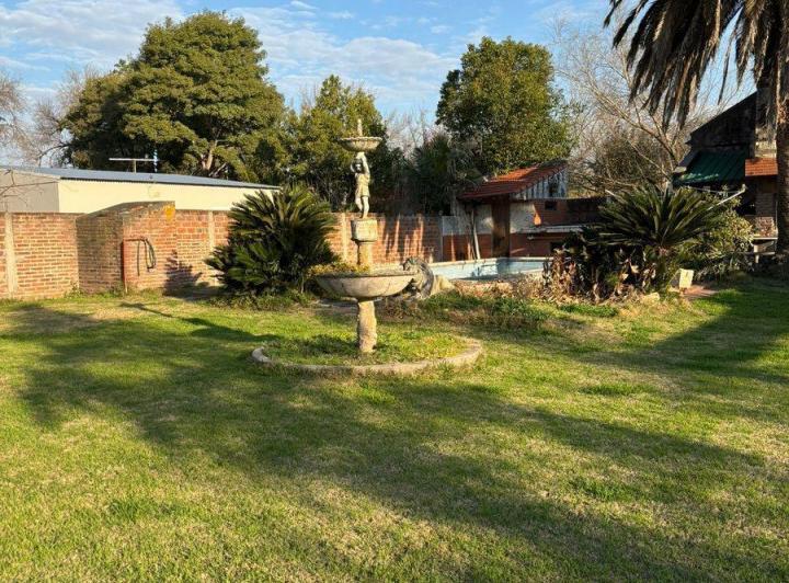 Casa · 230m² · 3 Ambientes · 2 Cocheras