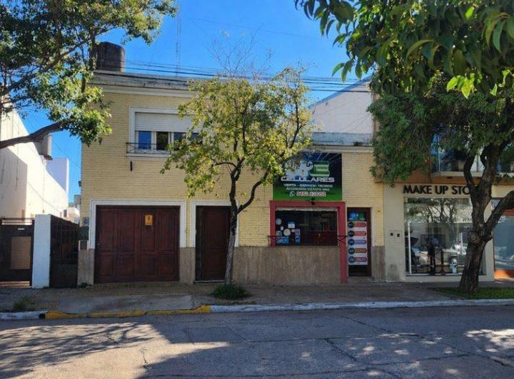 Casa · 315m² · 7 Ambientes · 1 Cochera