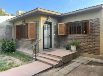 Casa · 90m² · 4 Ambientes · 1 Cochera · Venta Casa Godoy Cruz Apta Crédito