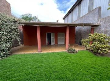 Casa · 239m² · 5 Ambientes · 1 Cochera · Casa en Venta 4 Dorm. con Pileta Guaymallen
