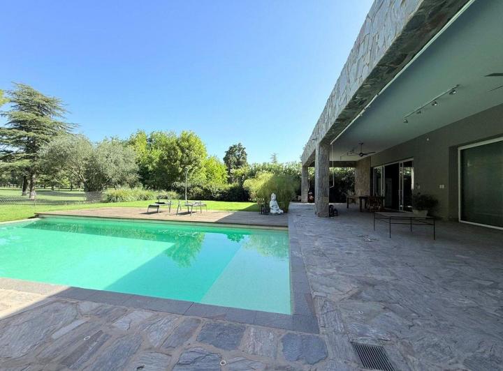 Casa · 648m² · 7 Ambientes