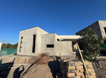 Casa · 163m² · 4 Ambientes · 2 Cocheras · Casa en Venta a Estrenar Cortaderas 3, Guaymallén
