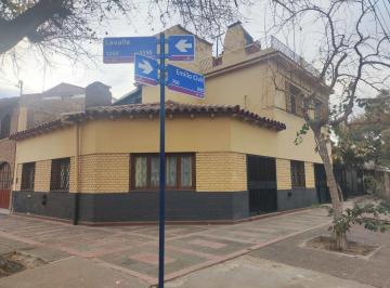 Casa · 118m² · 7 Ambientes · 1 Cochera · Venta Casa Esquina 2 Plantas y 4Dorm.