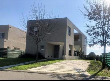 Casa · 180m² · 5 Ambientes · 1 Cochera · Venta Casa 5 Ambientes Puertos del Lago