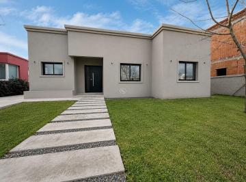 Casa · 139m² · 4 Ambientes · 1 Cochera · Casa en Venta en Santa Lucia, Pilar del Este, Pilar