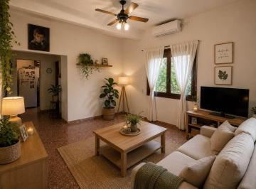 Casa · 168m² · 3 Ambientes · 1 Cochera · Venta Casa 3 Ambientes Patio Cochera Bernal Oeste