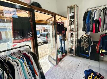 Local comercial · 150m² · Venta 2 Locales con Vivienda - Dock Sud C. C.