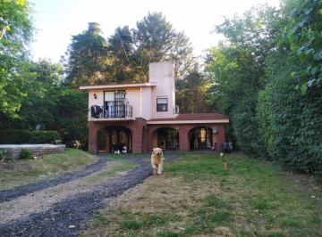 Casa · 120m² · 3 Ambientes · 2 Cocheras · Venta de Casa Quinta 1200 m en Las Casuarinas Lujan
