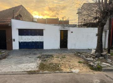 PH · 50m² · 3 Ambientes · Venta PH en Sarandi a Refaccionar