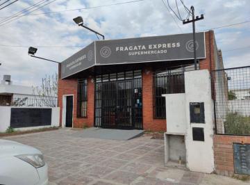 Local comercial · 424m² · 4 Cocheras · Alquiler de Local Comercial en Fisherton