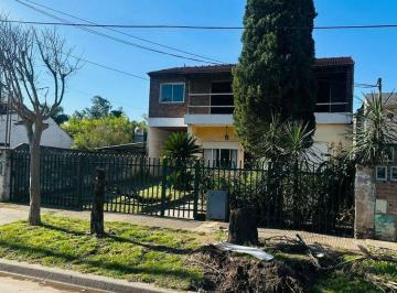 Casa · 76m² · 3 Ambientes · 2 Cocheras · Venta Casa 3 Amb a Refaccionar - Parque Leloir