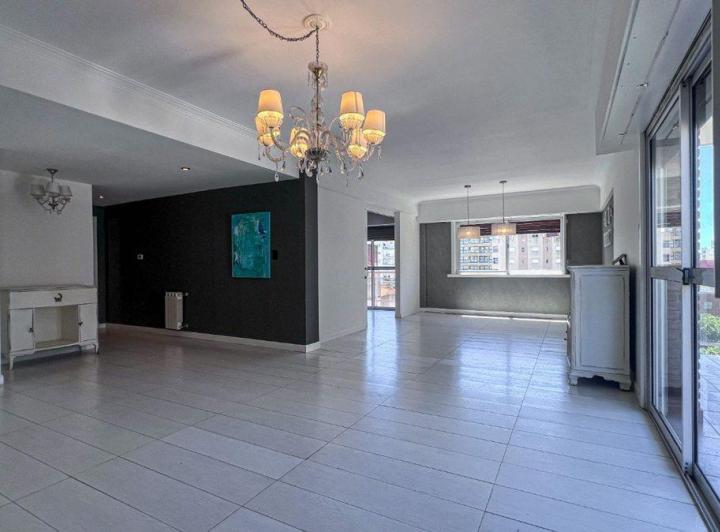 Departamento · 181m² · 5 Ambientes · 1 Cochera