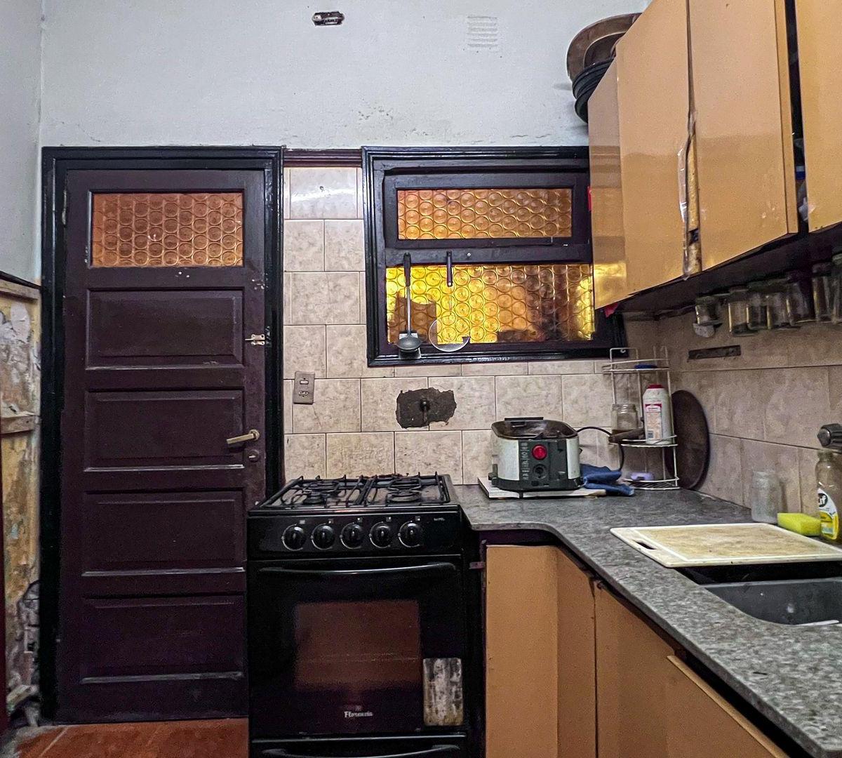 Casa 3 amb, 149m² con local comercial a reciclar — Bernardino Rivadavia