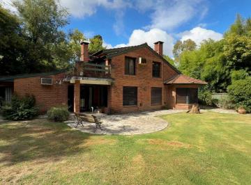 Casa · 253m² · 5 Ambientes · 2 Cocheras · Venta Casa Excelente Ubicación 3/4 Dorm Gran Lote