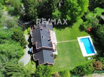 Casa · 447m² · 8 Ambientes · 2 Cocheras · Venta Casa 4 Suites Highland Park Parque 2.311 m²