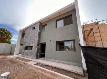 Casa · 100m² · 4 Ambientes · 1 Cochera · Duplex en Luzuriaga con Entrega en Junio 2027
