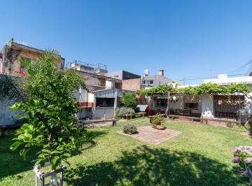 Casa · 125m² · 5 Ambientes · 1 Cochera · Casa en Venta 3 Dorm. con Jardin Tiro Suizo