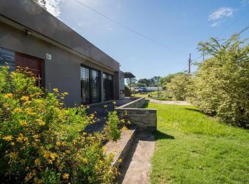 Casa · 208m² · 3 Ambientes · 3 Cocheras · Moderna Propiedad de 2 Dorm en Lomas de San José