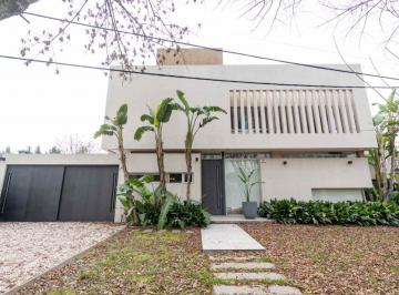 Casa · 210m² · 5 Ambientes · 2 Cocheras · Casa en Venta City Bell - Barrio Cerrado