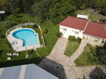 Quinta vacacional · 200m² · 4 Dormitorios · 3 Cocheras · Galpón Industrial en Venta en Florencio Varela