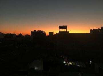 Departamento de 3 ambientes, Flores · Semipiso de 3 Ambientes Muy Luminoso con Balcón y Vista Abierta Sin Edificios.