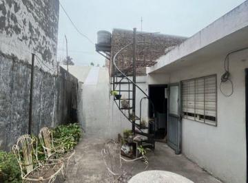 Casa · 64m² · 3 Ambientes · Venta Casa Dos Dorm. a Refaccionar