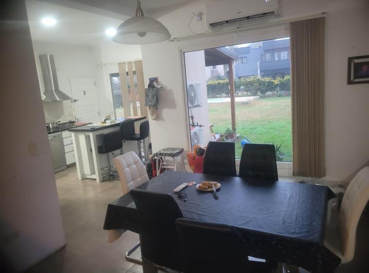 Casa · 160m² · 3 Ambientes · 2 Cocheras
