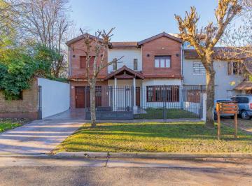 Casa · 211m² · 4 Ambientes · 2 Cocheras · Venta Casa 4amb C/garage Doble y Parque | Colinas