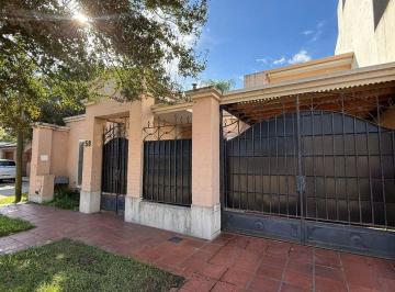 Casa · 329m² · 8 Ambientes · 3 Cocheras · Venta Casa 3 Dorm Sobre Av Colonizadores