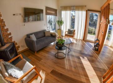 Casa · 109m² · 4 Ambientes · 1 Cochera · Casa Bariloche 3 Dorm. Lote 1131 m 1 Planta