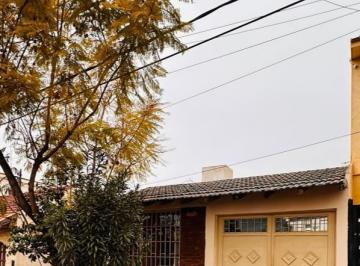 Casa · 142m² · 7 Ambientes · 1 Cochera · Casa en Villa Hipodromo
