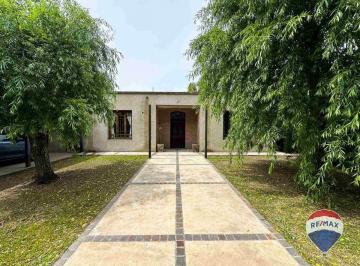 Casa · 200m² · 4 Ambientes · 2 Cocheras · Casa 4 Ambientes en Venta Guernica, con Pileta