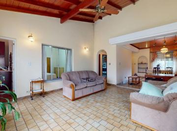 PH · 136m² · 3 Ambientes · 1 Cochera · Venta PH 3 Amb con Quincho Lanus Apto Cred Cochera