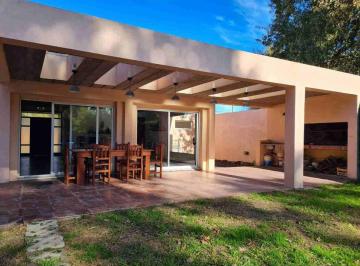 Casa · 217m² · 4 Ambientes · 1 Cochera · Venta Casa 4 Amb Gral Las Heras 1400 m² Oportunidad