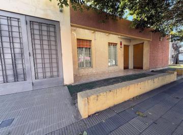 Casa · 128m² · 9 Ambientes · 1 Cochera · Vende Casa con Pileta Barrio Dean Funes
