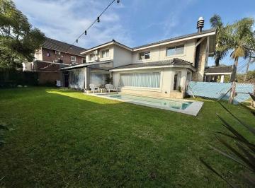 Casa · 310m² · 5 Ambientes · Venta de Casa en Barrio San Miguel de Ghiso