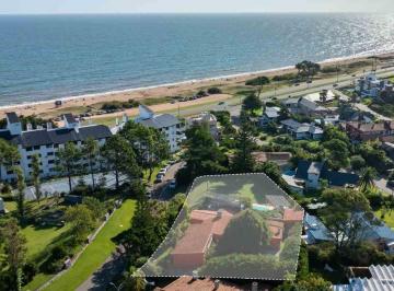 Casa · 204m² · 6 Ambientes · 1 Cochera · Venta Importante Casa en Punta del Este
