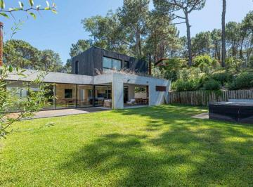 Casa · 159m² · 4 Ambientes · 2 Cocheras · Se Vende Casa en Complejo Privado - Punta Ballena