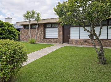 Casa · 177m² · 6 Ambientes · 2 Cocheras · Casa de 4 Dorm. en Alquiler Anual en Pinares