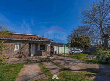 Casa · 84m² · 4 Ambientes · 3 Cocheras · Casa en Lezica, Gran Potencial