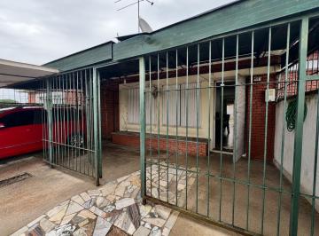 Casa · 51m² · 3 Ambientes · 1 Cochera · Venta de Casa en El Cerro con 2 Dorm.