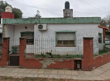 Casa · 94m² · 5 Ambientes · 1 Cochera · Venta Casa Multifamiliar Olivos