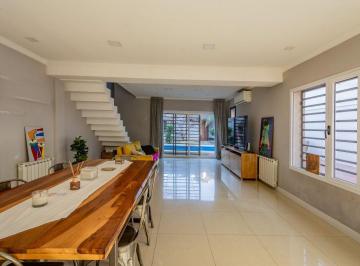 PH · 282m² · 6 Ambientes · Venta - PH Multifamiliar C/ Pileta - Tapiales