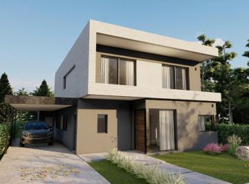Casa · 245m² · 5 Ambientes · 4 Cocheras · Venta de Casa en Barrio Cerrado con Portón, Bella Vista