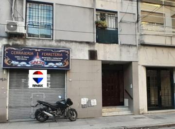 Local comercial · 97m² · Local en Venta en Monserrat con Gran Sótano
