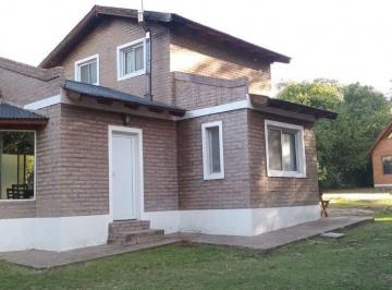 Casa · 120m² · 4 Ambientes · Venta 2 Casas en Villa Ventana Sobre Amplio Lote