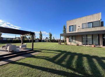 Casa · 360m² · 4 Ambientes · 2 Cocheras · Casa en Venta en Pergamino
