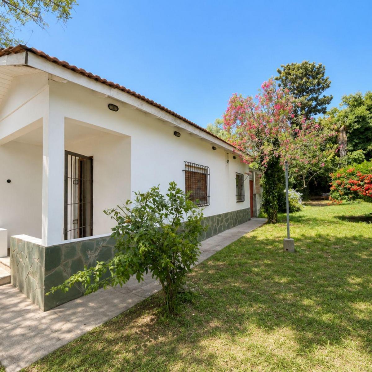 Casa 3 amb, 80m² con gran parque y deck — Colina de Peralta Ramos